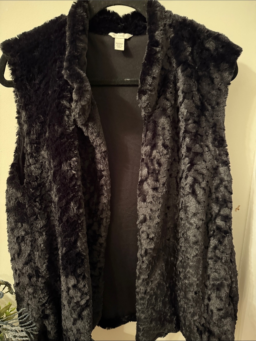 Est. 1946 Black Faux Fur Open Front Vest - Picture 4 of 7